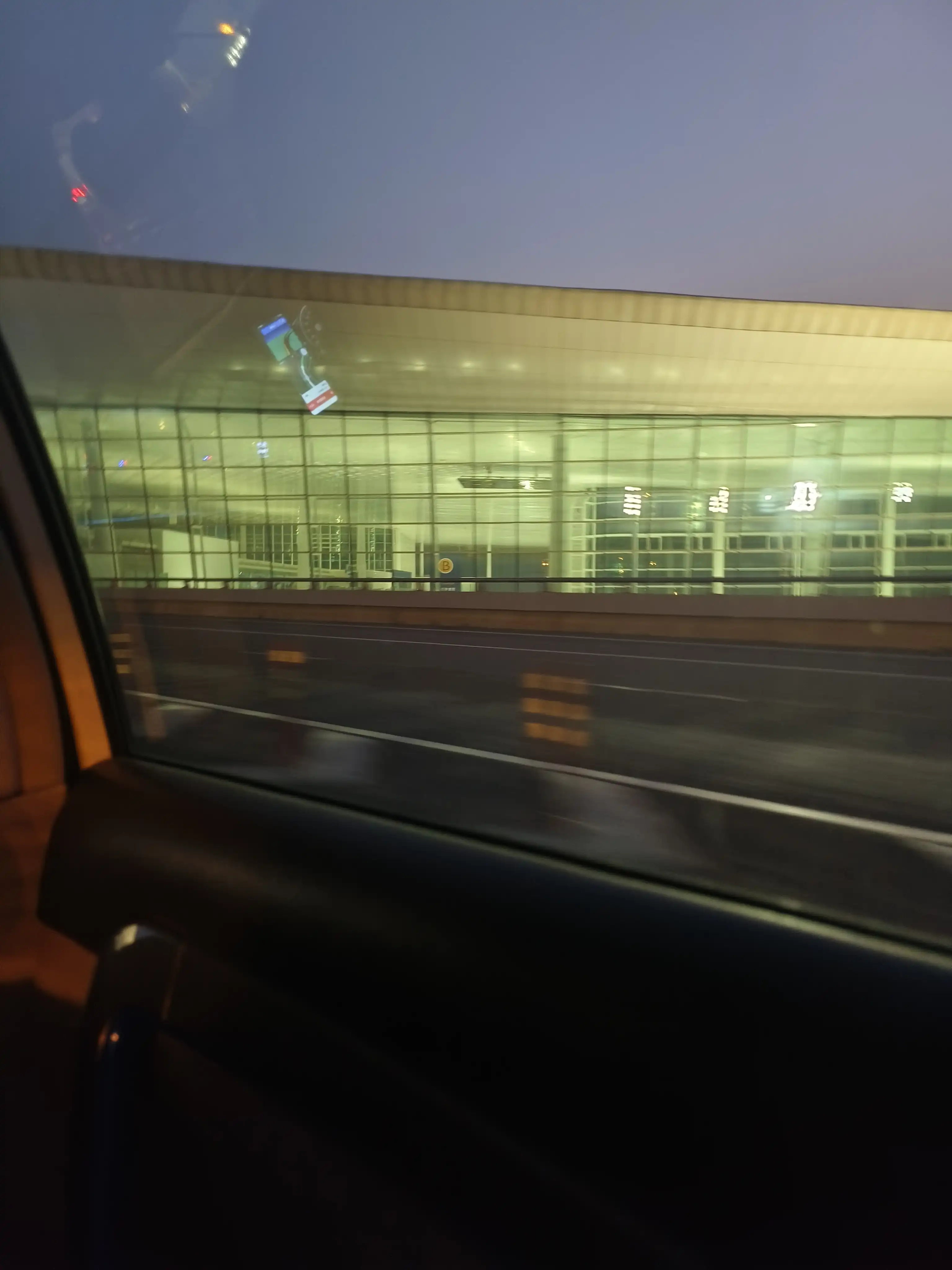 五点的武汉天河机场 image